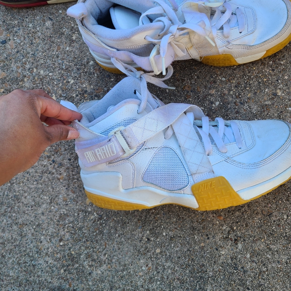 Men nike air raid shoe